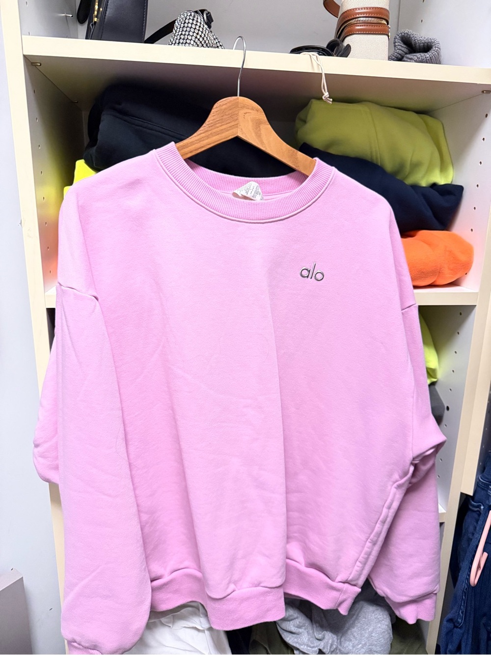 ALO Yoga Men's Crewneck Sweatshirt — Light Pink